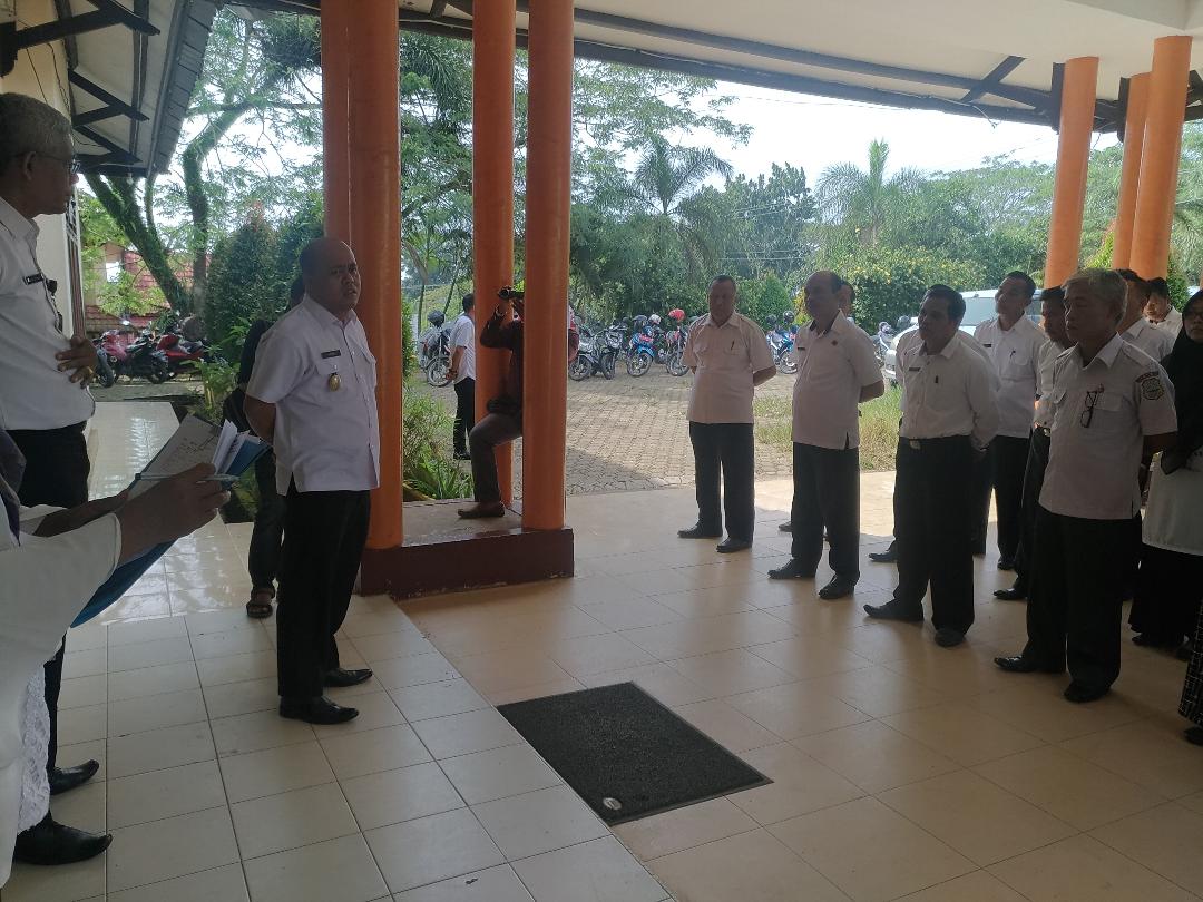 Awal Tahun Sidak ke Sejumlah Kantor OPD, Wabup Tanjabtim Temukan Pegawai PHTT Curangi Absensi