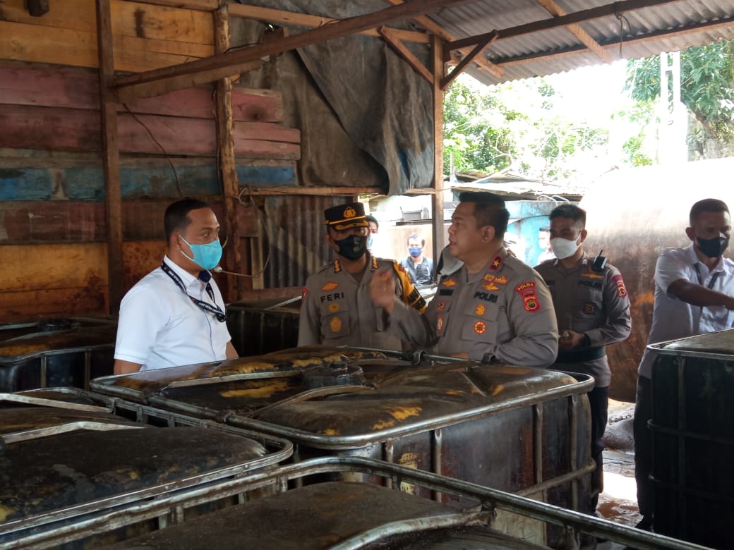 Tegas Wakapolda Jambi saat Gerebek Gudang Minyak Ilegal di Mendalo Darat: Kita akan Pangkas Semua
