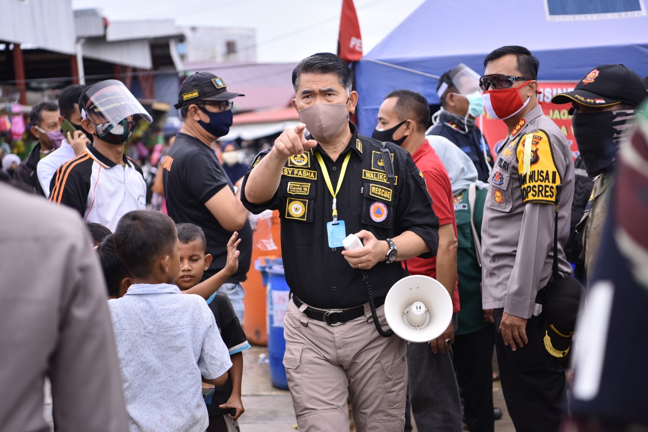 wali-kota-syarif-fasha-menggunakan-pengeras-suara-melakukan-sosialisasi-penggunaan-masker.jpg