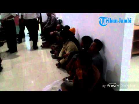 warga-temiang-di-polda_20160224_142659.jpg