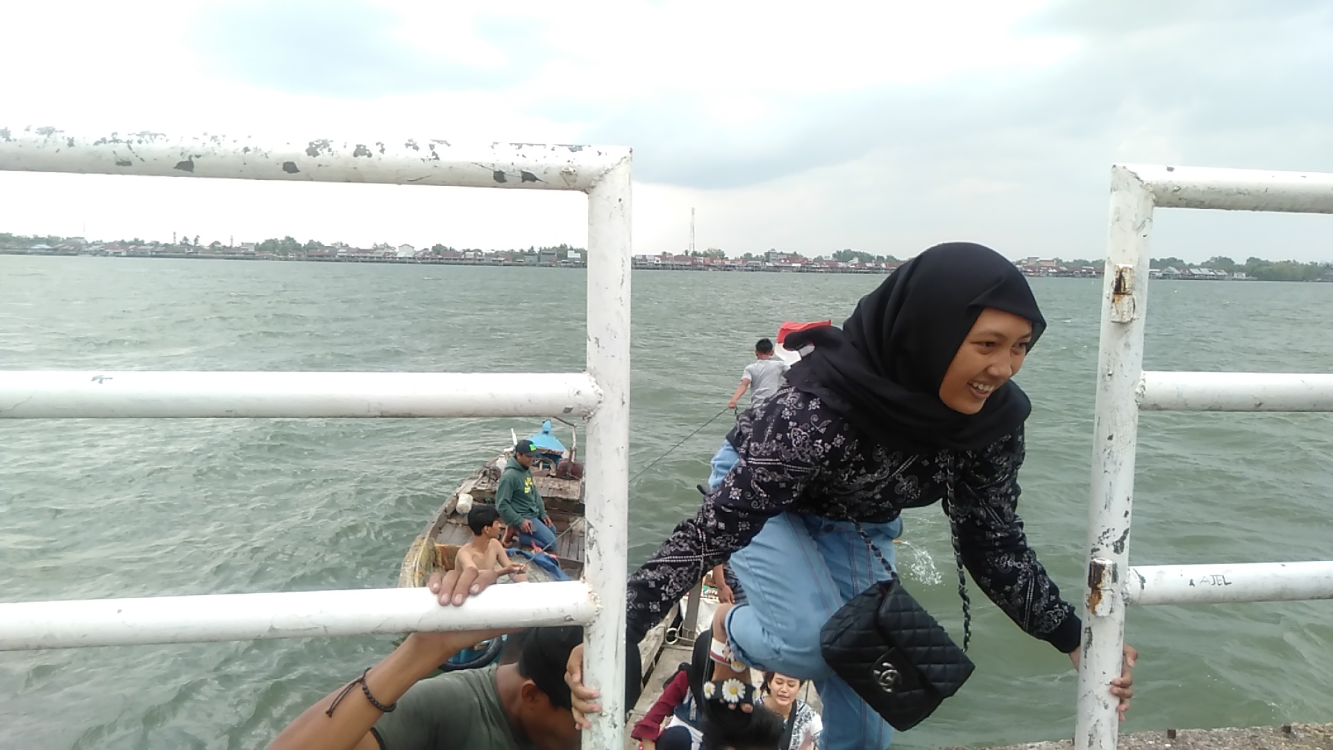 Wisata Baru di Tanjabtim, Menikmati Paronama Pesisir Kuala Jambi dengan Pompong