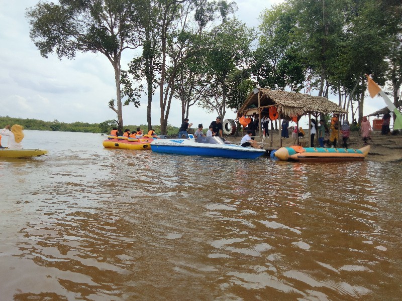 wisata-danau-tangkas-belum-lama-ini-diresmikan.jpg