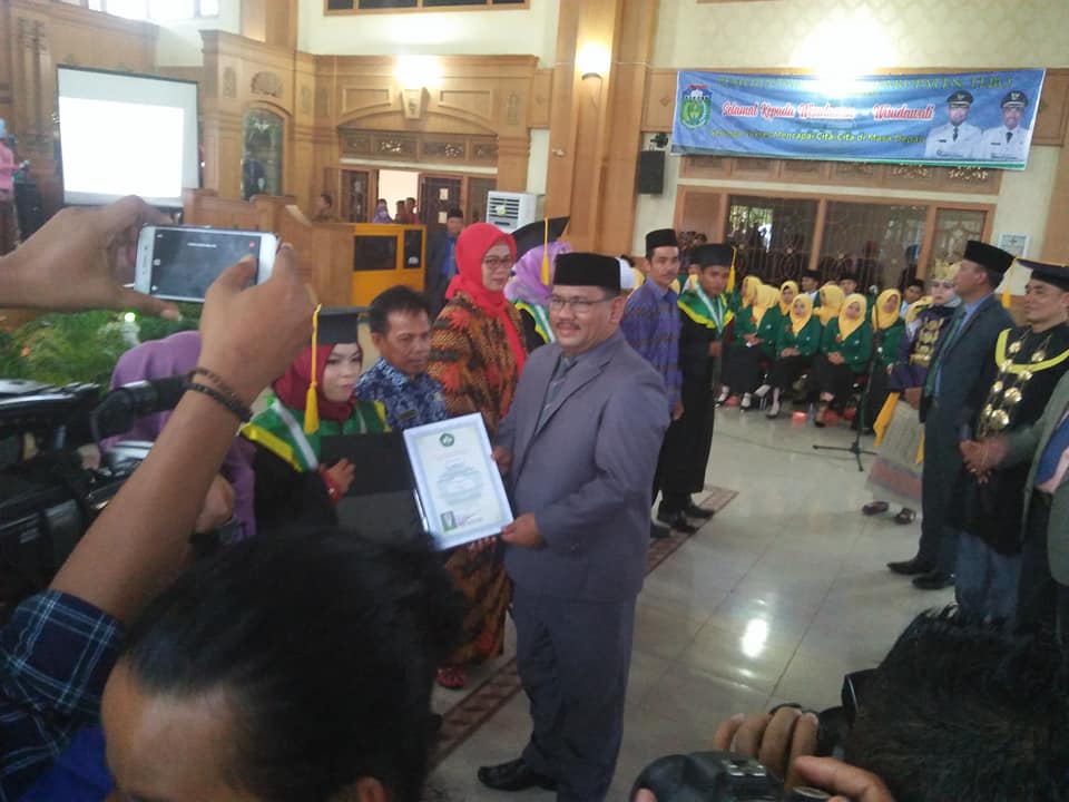 wisuda-asad.jpg