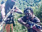 08012025-Anggota-KKB-Papua-pegang-senjata.jpg