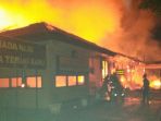 12112017-polres-dharmasraya-terbakar_20171112_104921.jpg