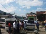 19042016_warga-blokir-jalan_20160419_111509.jpg