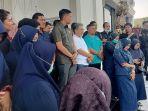 20241007-Ratusan-nakes-dari-RSUD-Raden-Mattaher-aksi-damai-di-DPRD-Provinsi-Jambi.jpg