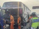 20250413-kecelakaan-mobil-dan-bus-bonek.jpg