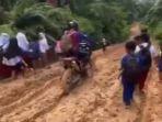 20250419-jalan-rusak-di-Telentam-Bungo-viral.jpg