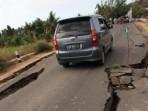 20251028-Ilustrasi-jalan-retak-akibat-gempa-bumi.jpg