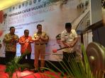 27072015_gubernur_pukul_gong_20150727_113557.jpg