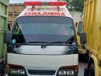 AMBULANS-BAWA-JENAZAH-TERJEBAK.jpg