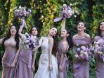 Aaliyah-Massaid-jadi-Bridesmaid-di-Pernikah-Mahalini.jpg