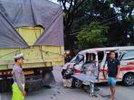 Ambulans-berisi-pasien-dari-Kabupaten-Merangin-kecelakaan-di-Padang.jpg