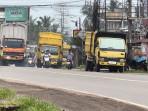 Antrean-Panjang-Truk-di-SPBU-Tanjung-Lumut-Jambi.jpg
