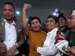BEBAS-DARI-TAHANAN-Pegi-Setiawan-didampingi-orang-tuanya-Kartini-d.jpg