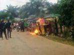 Bocah-Tewas-Tertabrak-Truk-di-Teluk-Dawan-Tanjabtim-Warga-Blokir-Jalan-dan-Bakar-Truk.jpg