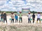 Bupati-Fadhil-Arief-Tanam-Padi-Perdana-di-Batin-XXIV-Dorong-Swasembada-Pangan-Batang-Hari.jpg