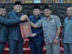 Bupati-H-M-Syukur-dan-DPRD-Merangin-Tandatangani-Kesepakatan-KUA-dan-PPAS-Merangin-2026.jpg