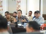 Bupati-Muaro-Jambi-Bambang-Bayu-Suseno-menghadiri-Rapat-Pengelolaan-Sumur-Minyak.jpg
