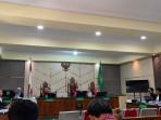 Delapan-Saksi-Dihadirkan-untuk-Terdakwa-Viktor-dan-Rais.jpg