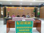 Dewan-Kerinci-serahkan-uang-5-M.jpg