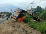 Diduga-Rem-Blong-Bus-Pariwisata-Masuk-ke-Parit-di-Bagan-Pete-Kota-Jambi.jpg