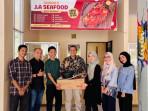 Dukung-Startup-mahasiswa-Tim-PPM-FEB-UNJA-Latih-Mitra-Usaha-JA-Seafood.jpg