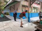 Guru-SMPN-20-Kota-Jambi-Gotong-Royong-Bersihkan-Ruang-yang-Terbakar.jpg