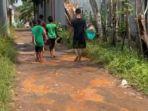 Jalan-lingkungan-di-Lorong-Wijaya.jpg