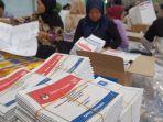 KPU-Kota-Jambi-tengah-melakukan-tahapan-packing-atau-pengemasan-surat-suara.jpg