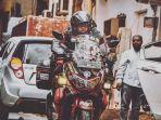 Lilik-Gunawan-saat-berkendara-sepeda-motor-dari-Jambi-ke-Madinah-Arab-Saudi-pada-2020-lalu.jpg