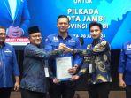 Maulana-Diza-Resmi-Terima-SK-Demokrat-untuk-Pilwako-Jambi.jpg