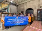 Optimalkan Produk, Tm FEB UNJA Latih Pembuat Kue Tradisional