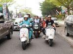 Pasangan-Al-Haris-dan-Abdullah-Sani-mengendarai-Vespa-Sprint.jpg