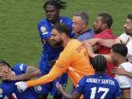 Pelatih-PSG-Luis-Enrique-Pukul-Joao-Pedro-Setelah-Kalah-3-0-dari-Chelsea.jpg