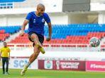 Pemain-Bhayangkara-FC-tengah-melakukan-latihan-jelang-lawan-PSIS-Semarang-di-Piala-Presiden-2022.jpg