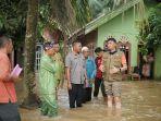 Pj-Bupati-Muaro-Jambi-Tinjau-Korban-Banjir-di-Kumpeh.jpg