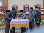 Raden-Najmi-Hadiri-Pengesahan-APBD-Tahun-2025.jpg