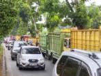 Ratusan-Sopir-Truk-Demo-di-Depan-Gedung-DPRD-Bungo-Protes-Kelangkaan-Solar-Subsidi.jpg