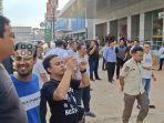 Ratusan-Warga-Geruduk-Helens-Play-Mart-Protes-Dugaan-Penjualan-Minuman-Keras.jpg