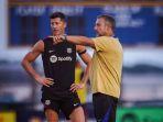 Robert-Lewandowski-dan-Hansi-Flick-di-Barcelona-02092024.jpg