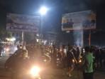 SITUASI-DI-TELANAIPURA-massa-yang-ditengarai-merupakan-geng-motor-menjebol.jpg