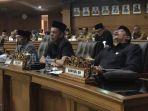 Seorang-anggota-DPRD-Muaro-Jambi-terlihat-tidur-pules-ketika-sidang-paripurna.jpg