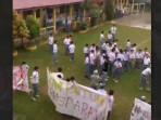 Siswa-SMA-Negeri-8-Kota-Jambi-Demo.jpg
