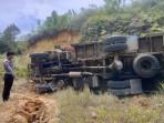Truk-PLN-Terbalik-di-Simpang-Tugu-PKK-Kerinci-Jambi.jpg