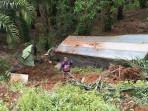 Truk-Tronton-Asal-Lampung-Masuk-Jurang-Sedalam-10-Meter-di-Kerinci.jpg