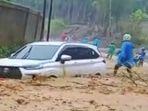 Viral-Mobil-Mewah-Tertimbun-Longsor-di-Kerinci.jpg
