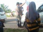 aksi-koboi-debt-collector-di-jambi-alam-keluarganya-diturunkan-di-pinggir-jalan-ini-kronologinya.jpg