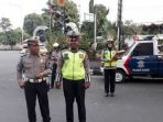 anggota-satuan-lantas-polres-kudus-jawa-tengah-briptu-erlangga-hananda-seto-kanan_20180224_190313.jpg